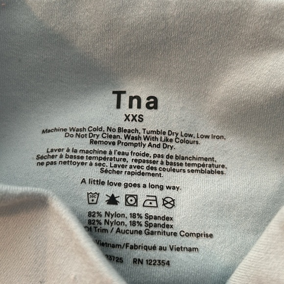 Aritzia TNA biker shorts 7’ - Picture 3 of 3